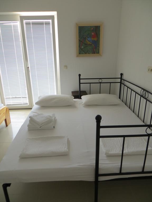 Apartments Lucija Brela Zimmer foto